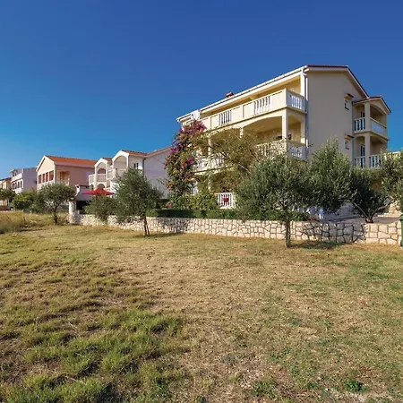 Апартаменты Beautiful In With 2 Bedrooms And Wifi *