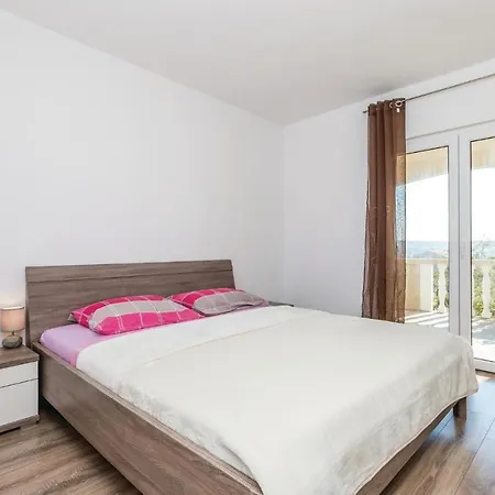 Beautiful In With 2 Bedrooms And Wifi Апартаменты *