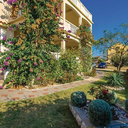 Beautiful In With 2 Bedrooms And Wifi Апартаменты Повляна