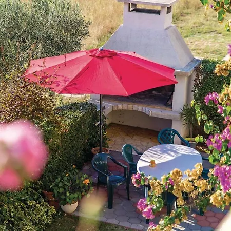 Beautiful In With 2 Bedrooms And Wifi