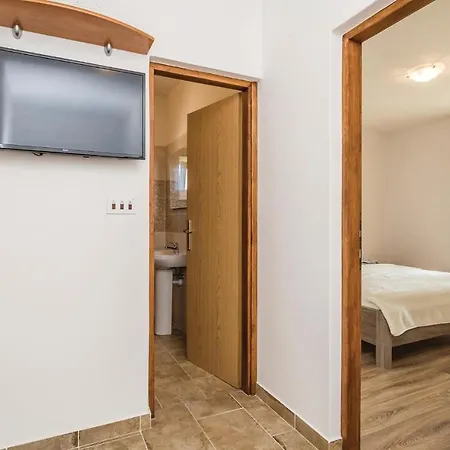 Апартаменты Beautiful In With 2 Bedrooms And Wifi *